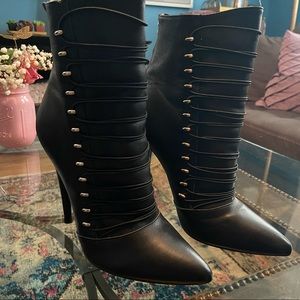 Zigi Girl ankle boots in black size 8